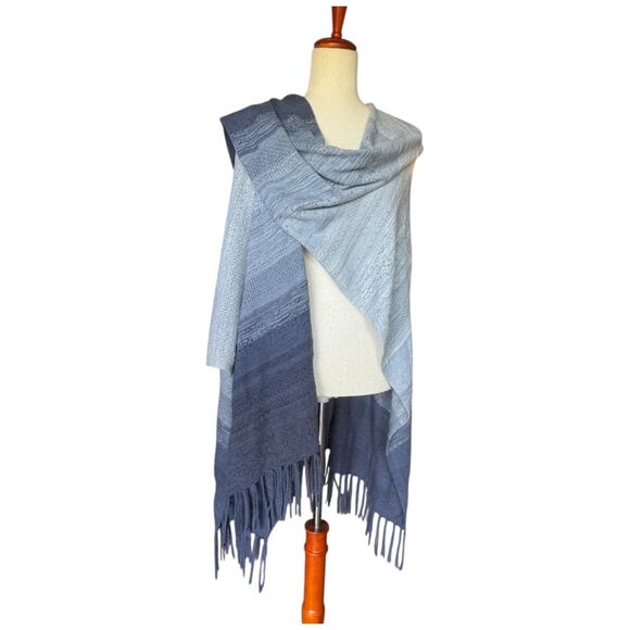 White House Black Market Blue Grey Knit Wrap Shawl Fringe Wrap Scarf M/L NWOT - Picture 6 of 9